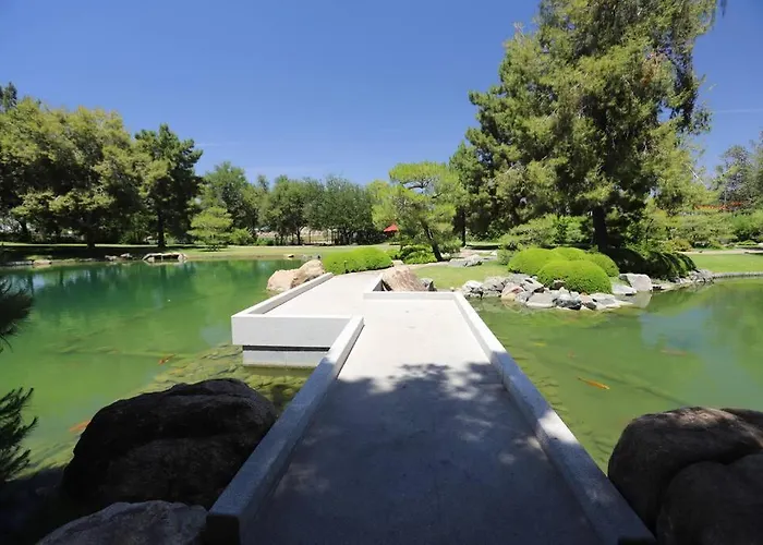 Dtph Mid Century W/pool & Parking