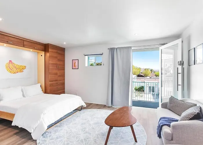 Apartment Dtph Mid Century W/pool & Parking *