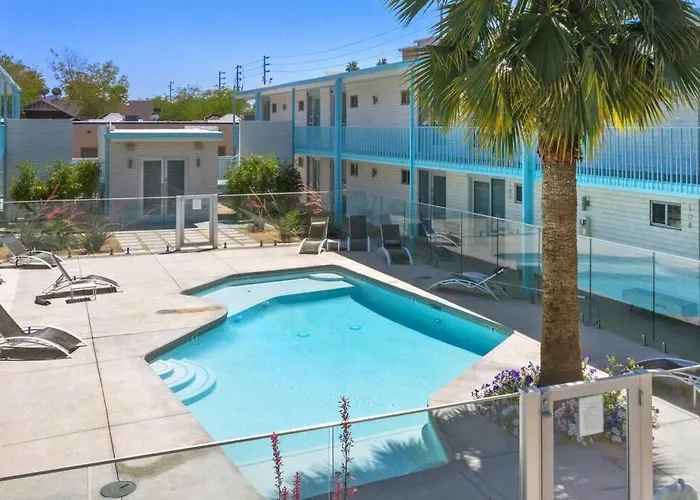 Dtph Mid Century W/pool & Parking