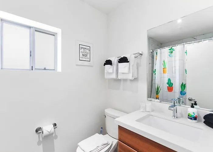 Apartment Dtph Mid Century W/pool & Parking *