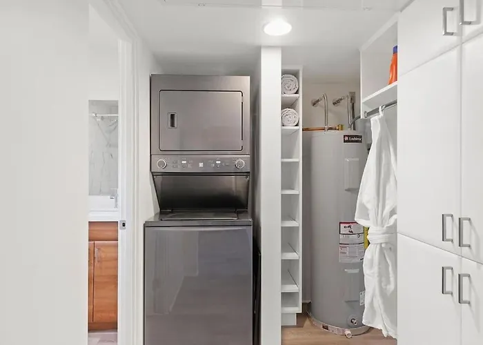 Apartment Dtph Mid Century W/pool & Parking